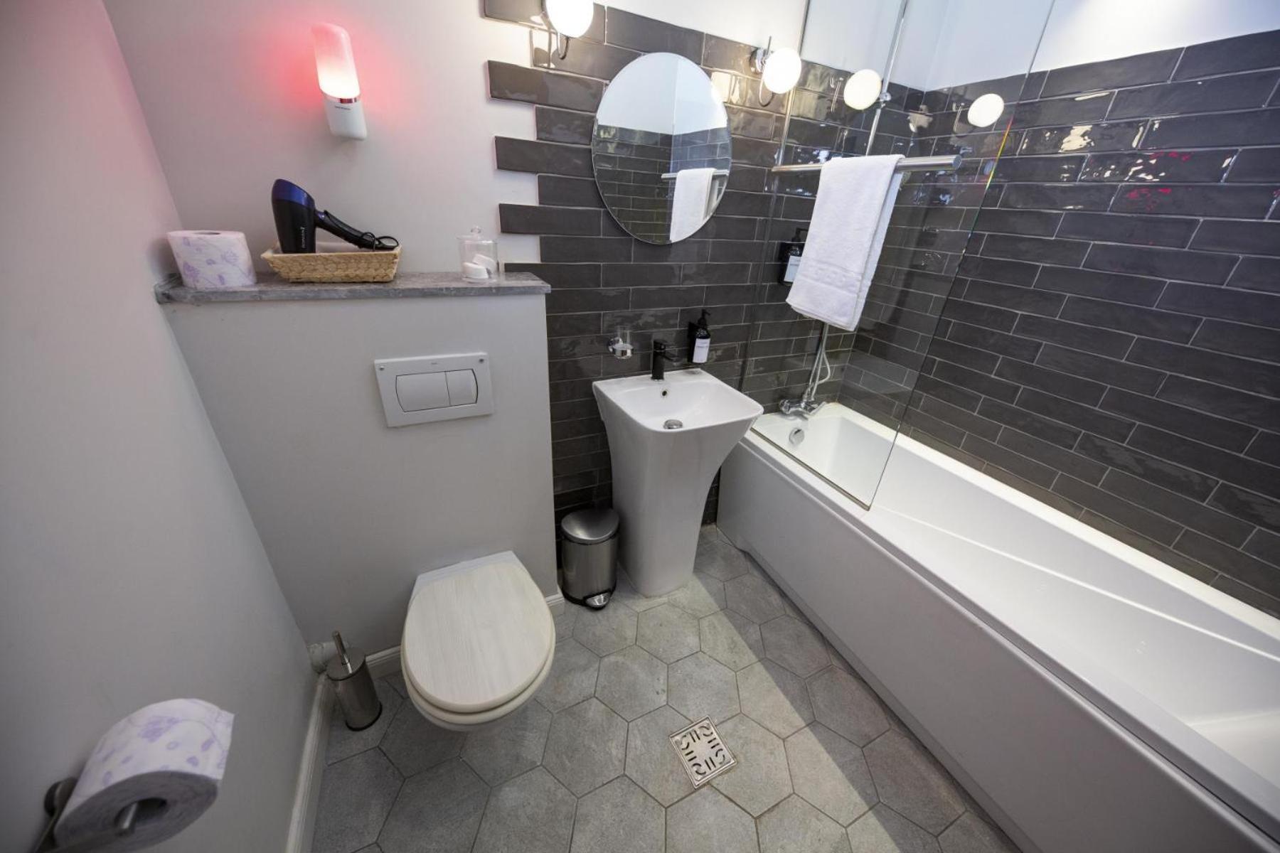 Athenaeum Spacious& Cozy 1Br Prime Location W Balcony بوخارست المظهر الخارجي الصورة